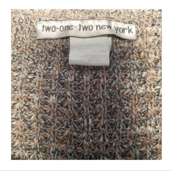 Two one Two N.Y. Long Sleeve Knit Sweater Top - Picture 5 of 5